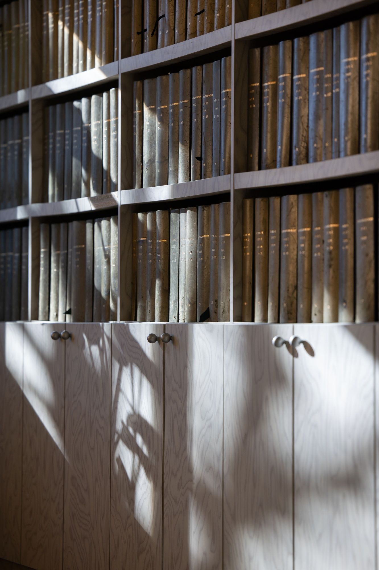 Proche, disponible | Et à votre écoute - Image 1